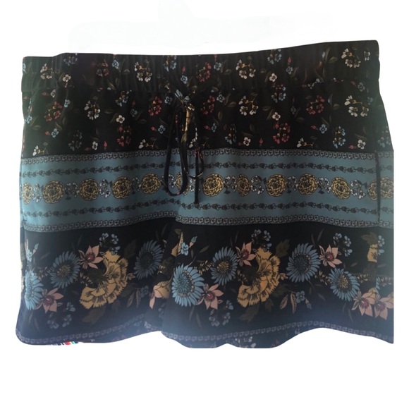 LOFT DRAWSTRING FLOWER SHORTS NWOT - Picture 3 of 7